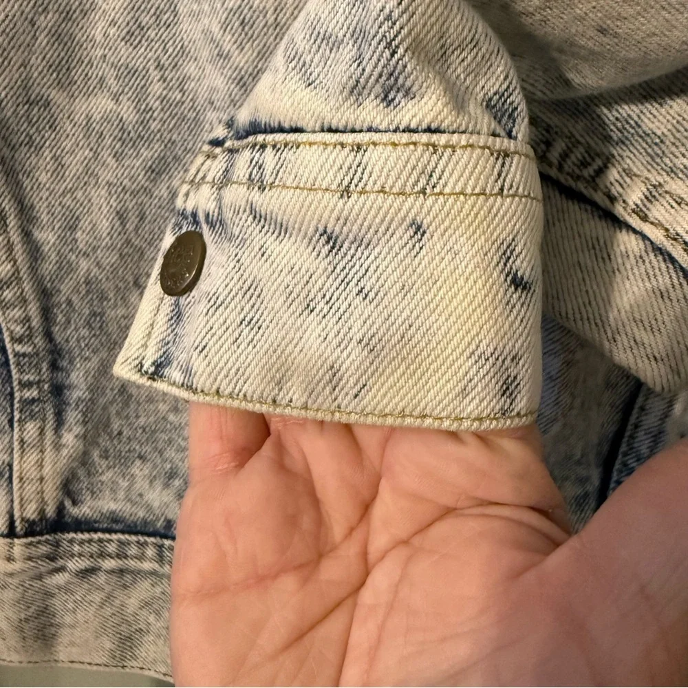 Vintage Lee Kids Light Acid-Wash Denim Jacket - Blue/White Size 6